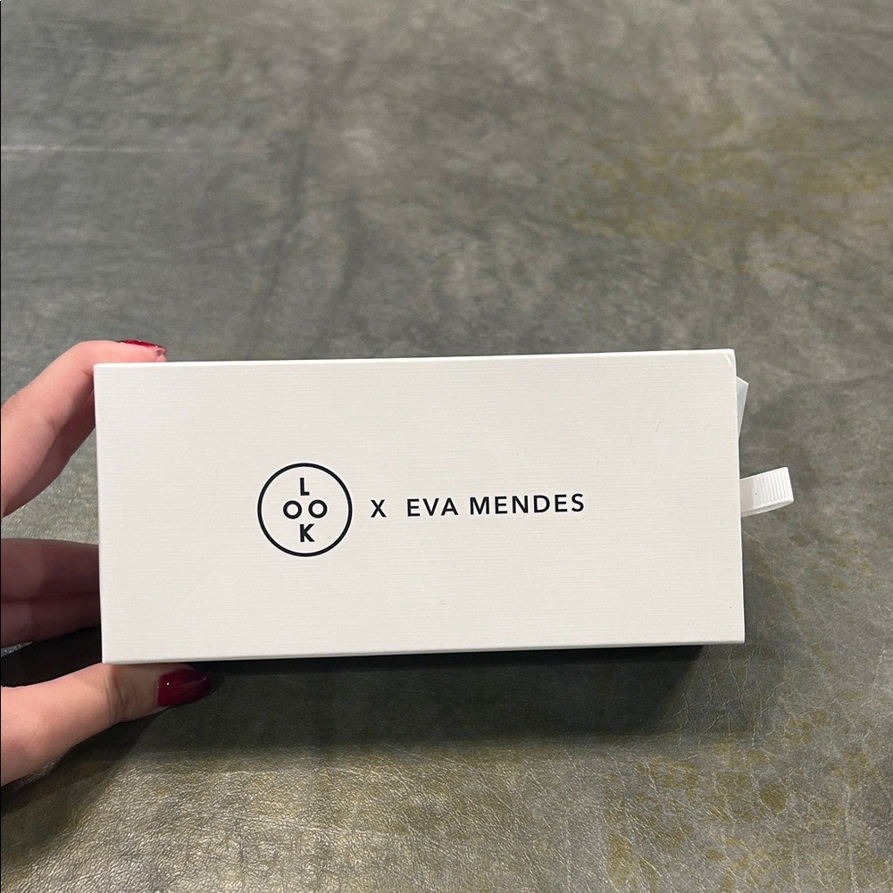 Look & Eva Mendes LINDA Readers in Shiny Honey
